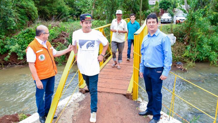 Vereador Vando Nolasco verifica junto &agrave; comunidade os resultados das obras no bairro Meller Norte