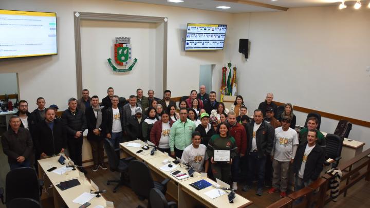 C&acirc;mara de Vereadores presta homenagem aos 30 anos da Cooperativa Ecos do Verde