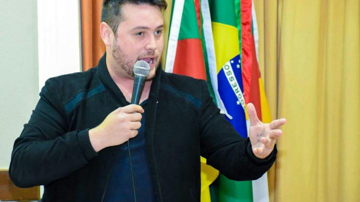 Funcionamento do com&eacute;rcio aos domingos e feriados volta a ser tema de debate no Legislativo de Santo &Acirc;ngelo