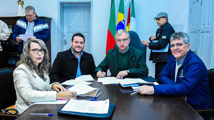 Governo Municipal assina contrato de R$ 4 milh&otilde;es com a Caixa Econ&ocirc;mica Federal