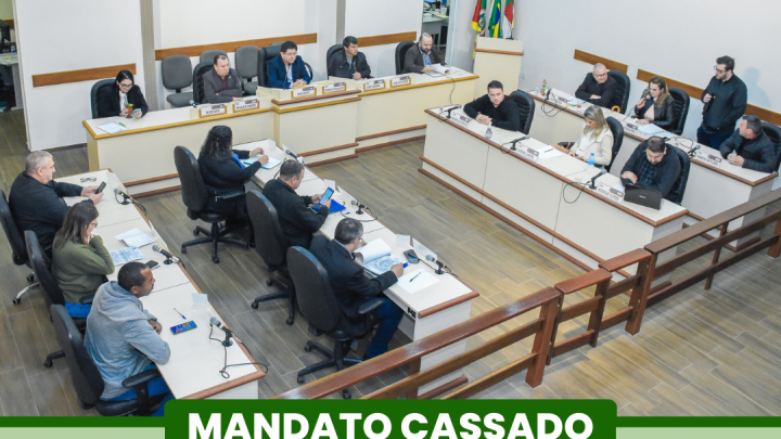 Por 14 votos favor&aacute;veis e um contr&aacute;rio Marcos Andr&eacute; de Almeida tem mandato cassado