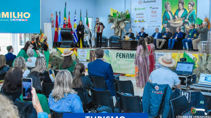 Legislativo santo-angelense participa do Semin&aacute;rio Internacional de Turismo