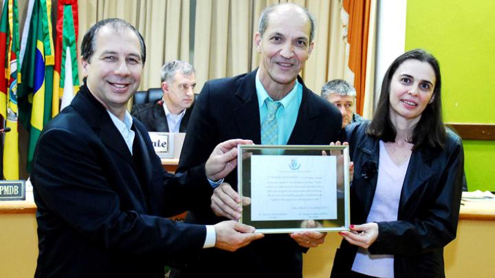 Grupo de Teatro &ldquo;A turma do Dion&iacute;sio&rdquo; recebe homenagem no Legislativo de Santo &Acirc;ngelo