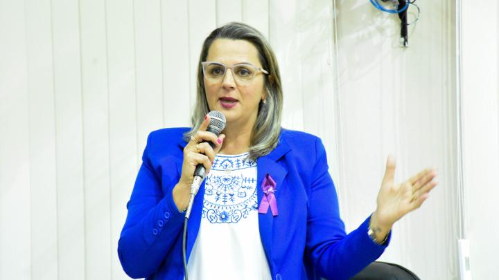 Jacqueline Possebom requer provid&ecirc;ncias em casos de insist&ecirc;ncia na venda de suplementos junto &agrave; medicamentos para idosos