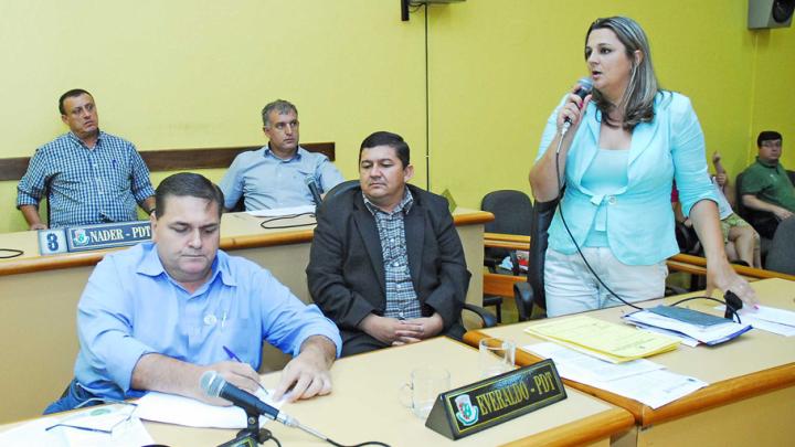Bancada do PDT solicita os valores j&aacute; arrecadados com implanta&ccedil;&atilde;o do estacionamento rotativo em Santo &Acirc;ngelo.