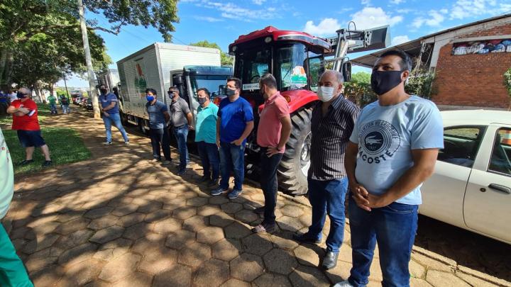 Legislativo presente na entrega de equipamentos do Projeto Coleta Mais Limpa