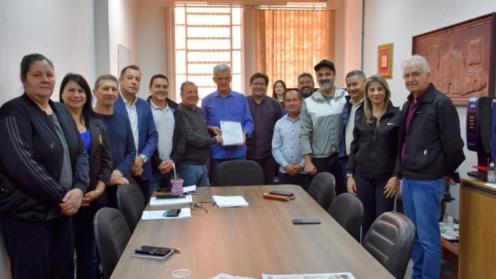 Prefeito apresenta proposta de constru&ccedil;&atilde;o do novo Centro Administrativo aos vereadores