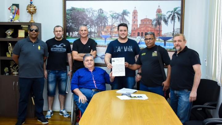 ASPOM entrega Mo&ccedil;&atilde;o de Rep&uacute;dio aos atos do atual governo do Estado para presidente do Legislativo