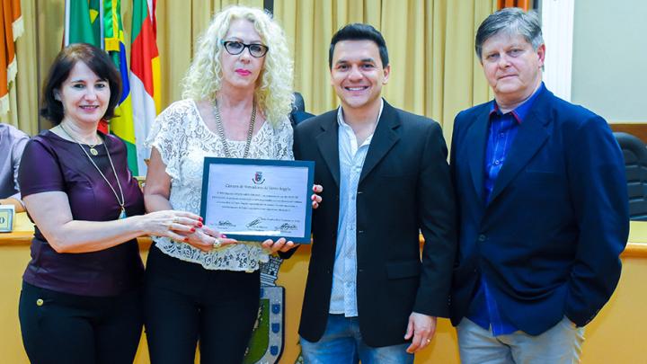 Escola Buriti &eacute; homenageada pelos seus 80 anos