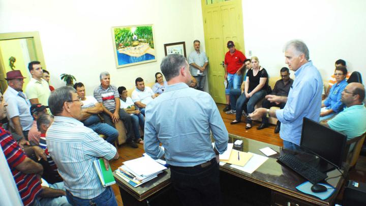 Em reuni&atilde;o no Executivo, agricultores reivindicam melhorias em estradas do interior 