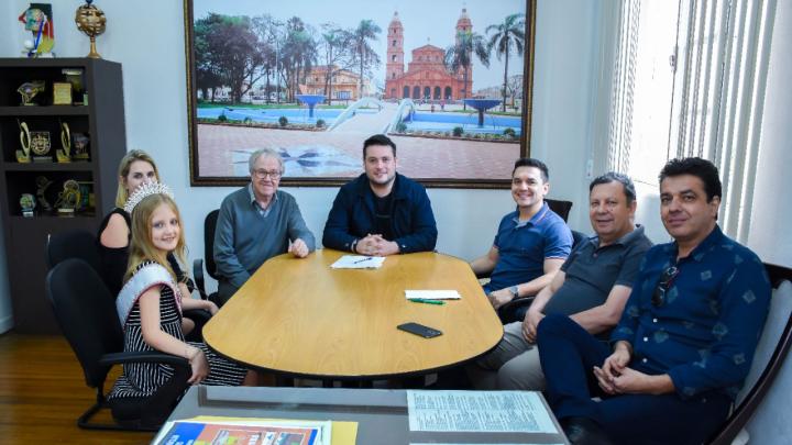 Presid&ecirc;ncia da C&acirc;mara recebe representante ga&uacute;cha no Miss Infantil Brasil