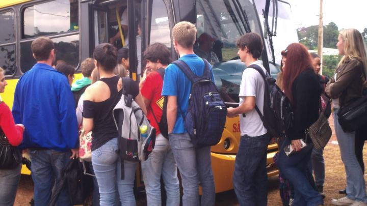 Jacqueline Possebom pede informa&ccedil;&otilde;es acerca do transporte para acad&ecirc;micos da &aacute;rea rural