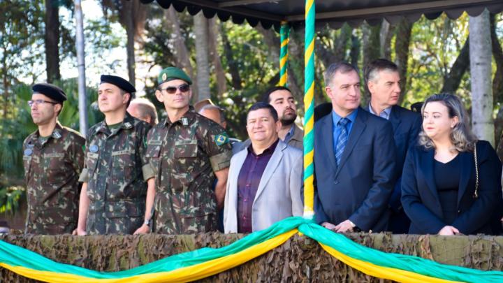 Desfile&nbsp;de 07 de&nbsp;Setembro&nbsp;re&uacute;ne santo-angelenses para homenagear a&nbsp;P&aacute;tria