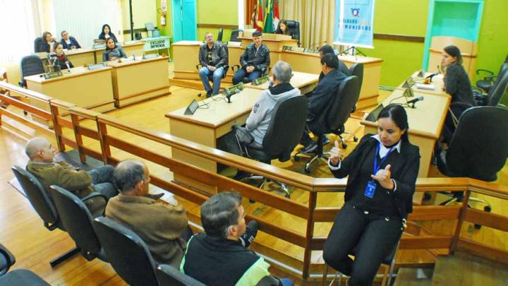Inclus&atilde;o de Pessoas com Defici&ecirc;ncia motiva reuni&atilde;o na C&acirc;mara de Vereadores 