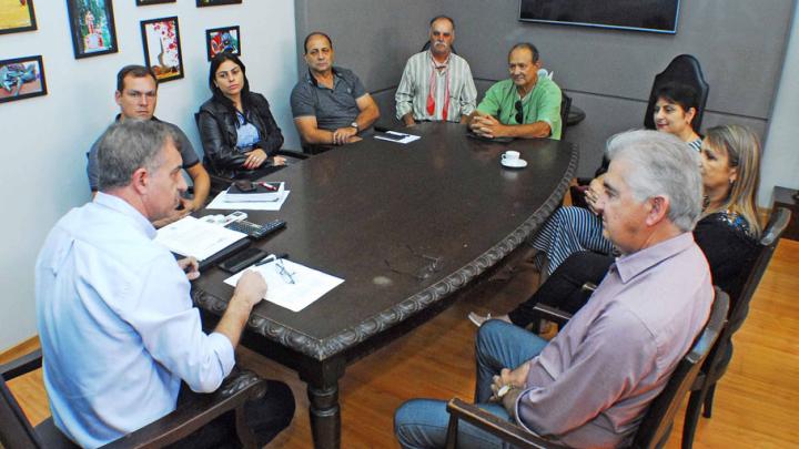 TR&Acirc;NSITO: Vereador Adolar Queiroz realiza reuni&atilde;o com o Prefeito de Santo &Acirc;ngelo para solicitar medidas de seguran&ccedil;a
