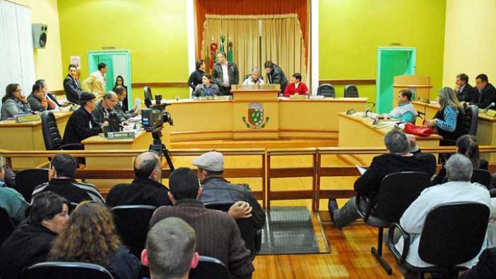 Aprovada a contrata&ccedil;&atilde;o de m&eacute;dicos e auxiliar de enfermagem