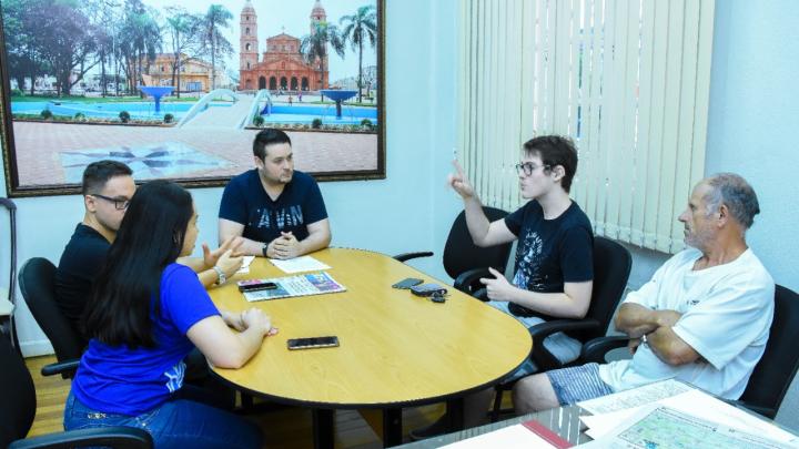 Comunidade surda reivindica aprova&ccedil;&atilde;o de projeto para Libras nas escolas