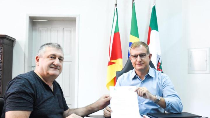 C&acirc;mara de Vereadores juntamente com a Prefeitura de Santo &Acirc;ngelo solicitam vistoria em Ponte do Rio Iju&iacute;