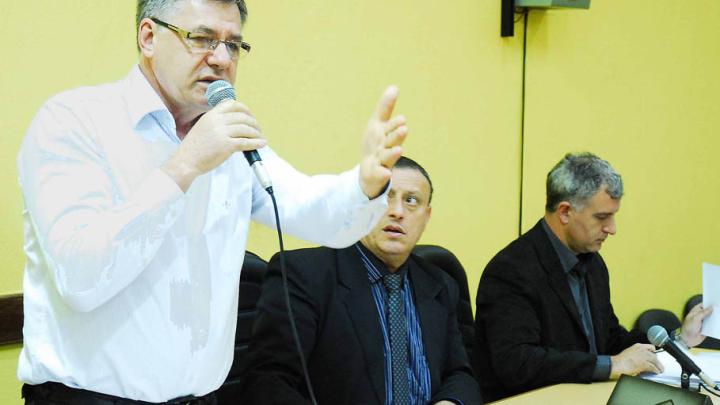 C&acirc;mara encaminha projeto que sugere paridade entre o sal&aacute;rio do funcionalismo p&uacute;blico de Santo &Acirc;ngelo e o m&iacute;nimo nacional.