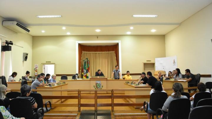 Fim da tra&ccedil;&atilde;o animal &eacute; debatido na C&acirc;mara de Vereadores