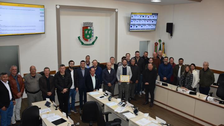 Sess&atilde;o solene da C&acirc;mara de Vereadores homenageia trajet&oacute;ria centen&aacute;ria do Clube 28 de Maio