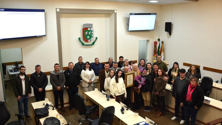 Ceres Terezinha Busnello recebe T&iacute;tulo de Cidad&atilde; Honor&aacute;ria de Santo &Acirc;ngelo