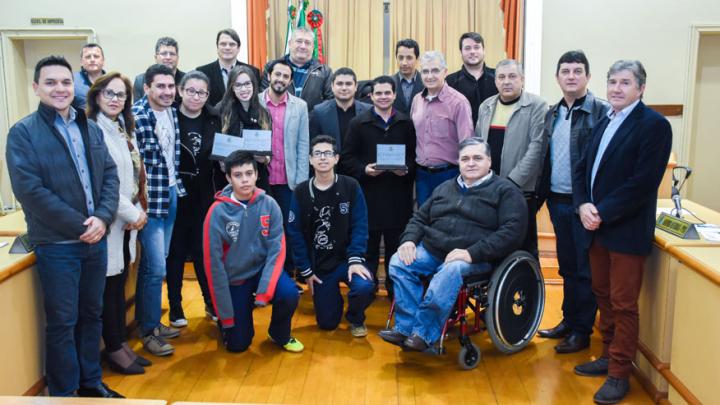 Parceiros do Projeto C&acirc;mara Cidad&atilde; s&atilde;o homenageados durante sess&atilde;o no Legislativo 