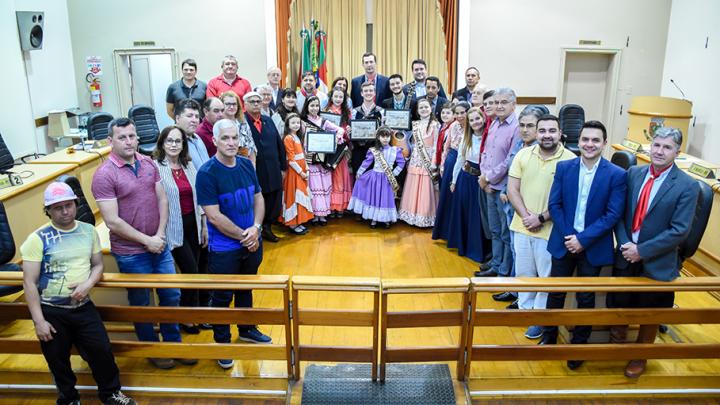 Prendas e Pe&otilde;es regionais s&atilde;o homenageados na C&acirc;mara de Vereadores de Santo &Acirc;ngelo