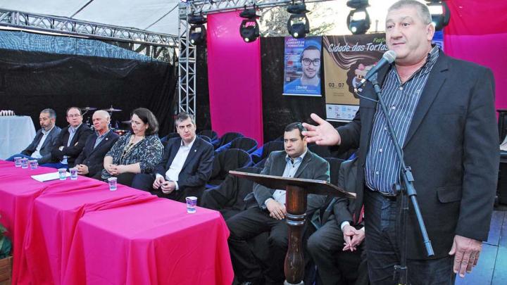 Vereadores s&atilde;o homenageados durante solenidade de abertura do 10&ordm; Festival Cidade das Tortas